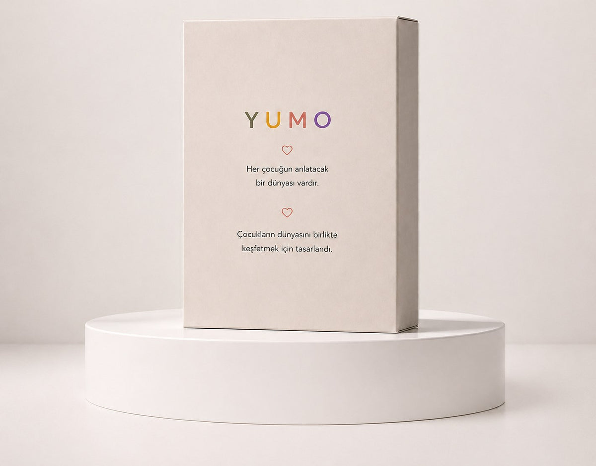 YUMO kutusu podyum üzerinde